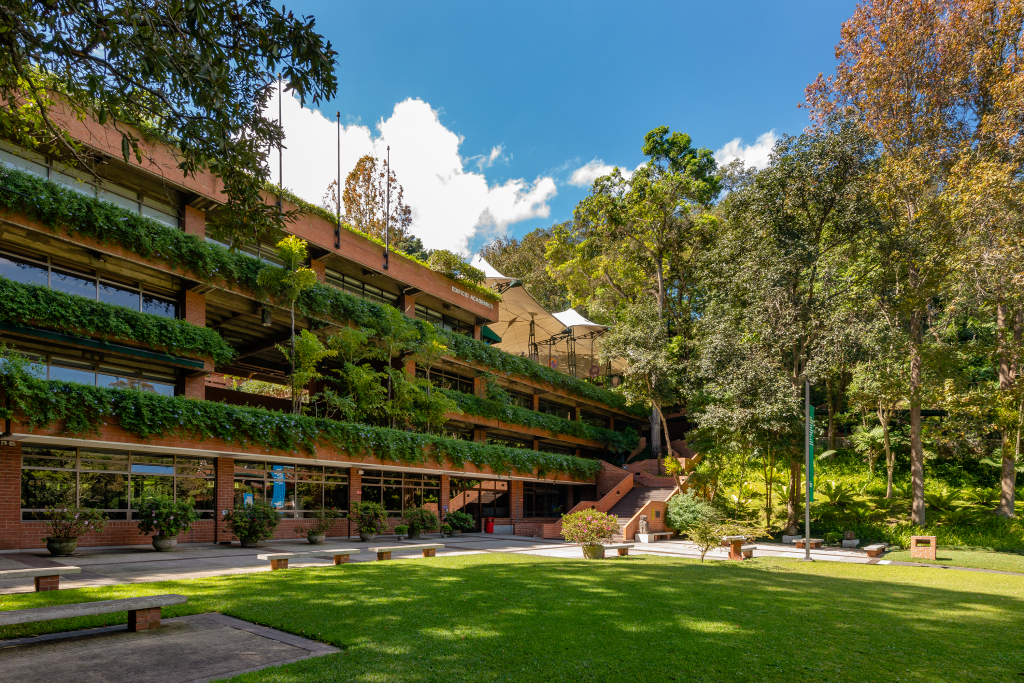 UNIVERSIDAD FRANCISCO MARROQUIN UFM CAMPUS EDIFICIO ACADÉMICO 2